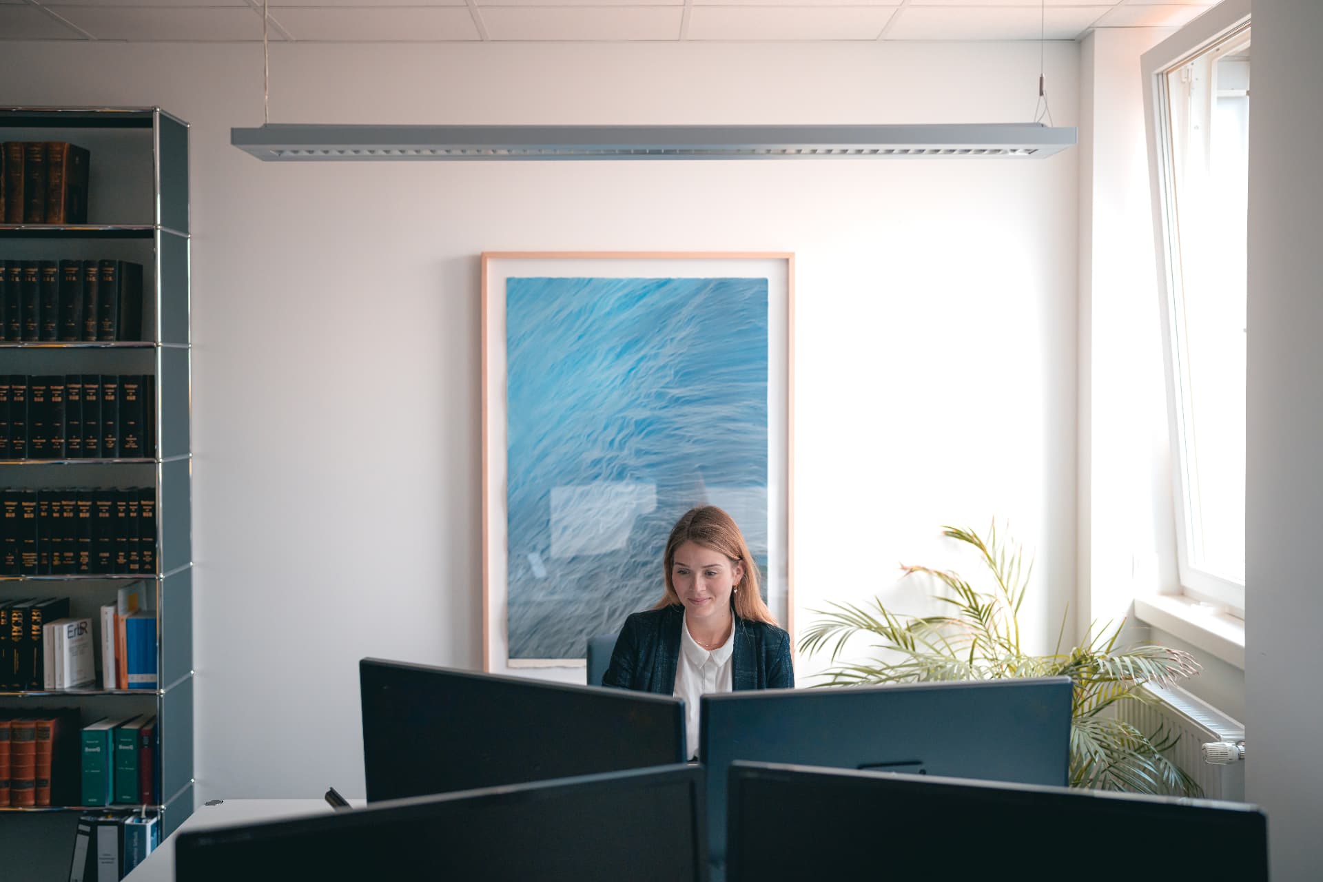 Heller Arbeitsplatz in der Kanzlei RUGE FEHSENFELD in Hamburg
